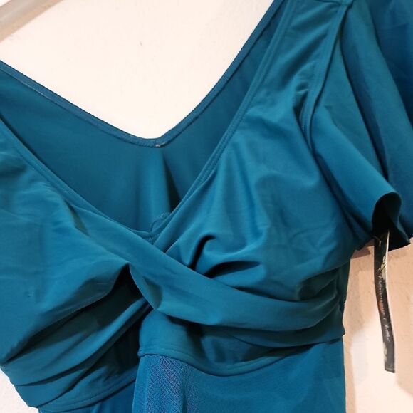 Blue One Piece Swimwear with Sleek Design - Picture 3 of 7